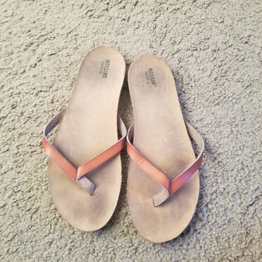 Leather flip flops